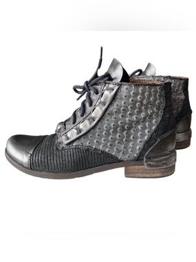 Clocharme Black Leather Ankle Boots